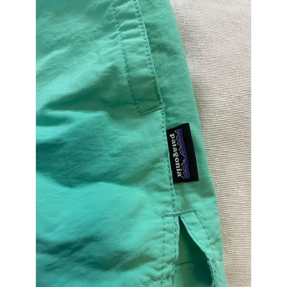 Patagonia Baggies Shorts Women M Green 57058 Barely Baggies 2.5 Inseam Nylon